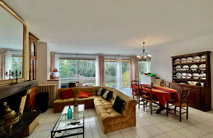 Secteur CASTELMORON-SUR-LOT, dans un secteur résidentiel à proximité des commerces, cette maison vous offre pas moins de 179,31 m² habitables avec un jardin d'environ 1 819 m² ! Obtention d'un certificat d'urbanisme validé pour détacher un terrain constru — photo 3