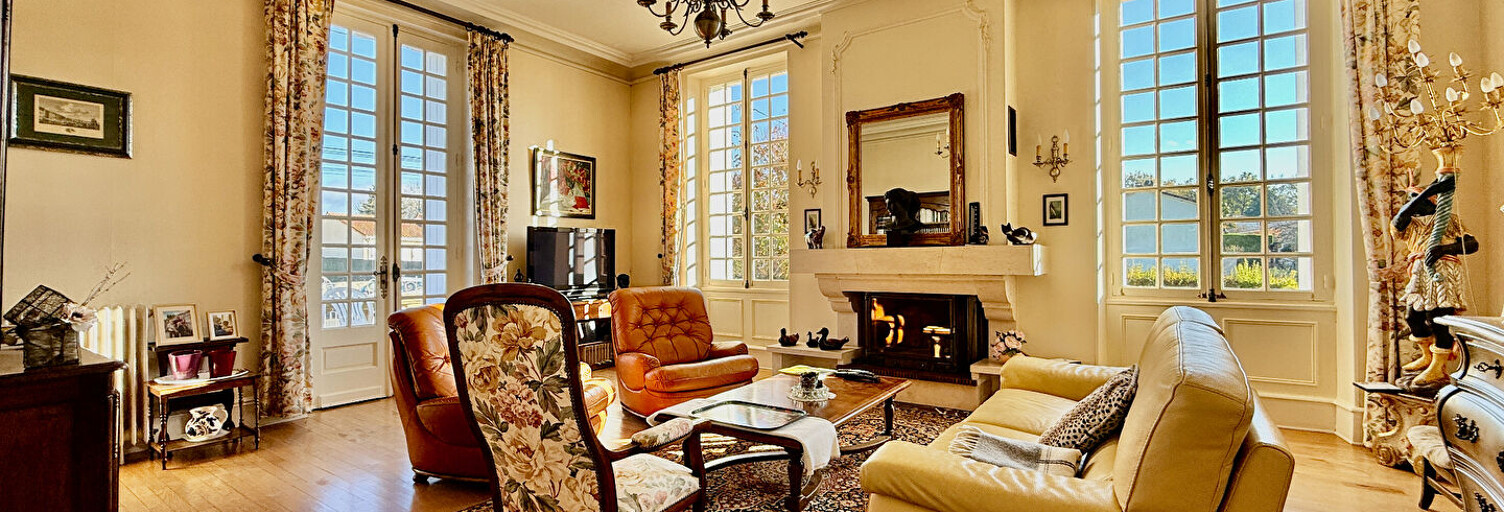 Maison 10 Pièces 360 m² à vendre à Vœuil-et-Giget (16400)