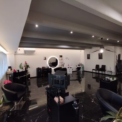 Commerce  440000 €