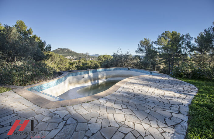 BASTIDE PAGNOLESQUE DE 250 M2 SUR 16000 M2 A DEUX PAS DU GOLF BDE LA SALETTE — photo 4