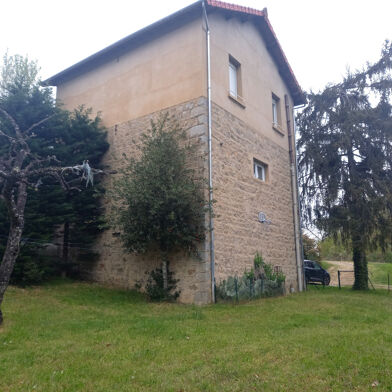 Maison 5 pièces 1180 €