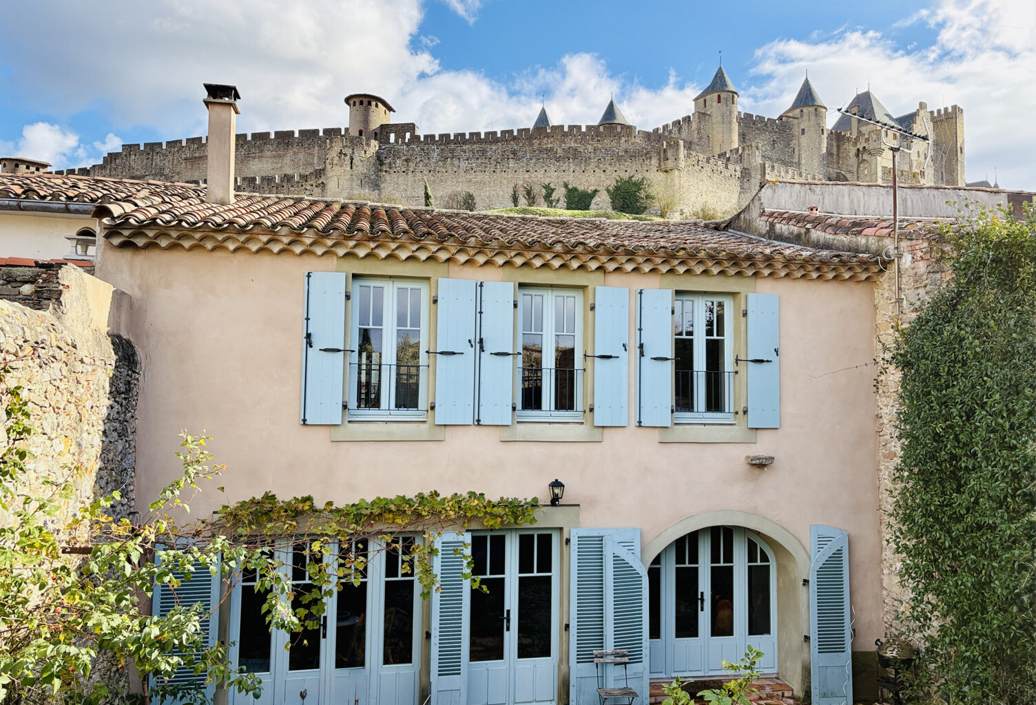 CARCASSONNE-Maison avec garage et jardin — photo 1