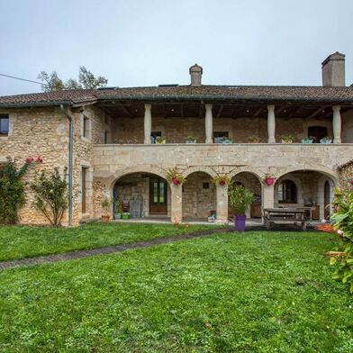 Maison 13 pièces 399900 €