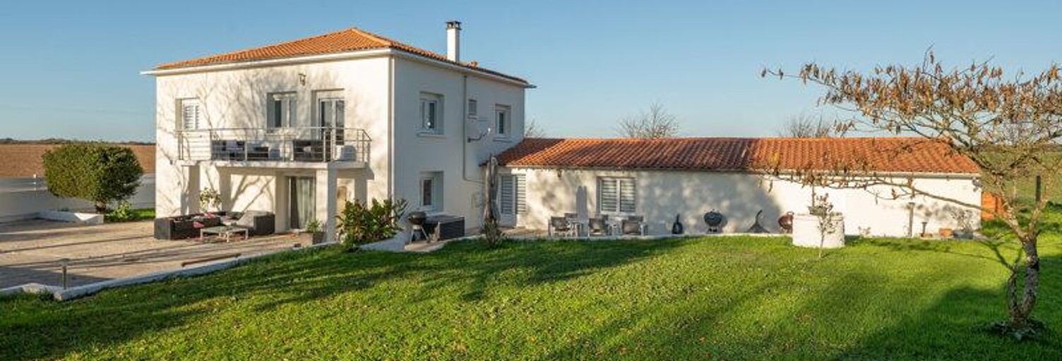 Maison 7 Pièces 206 m² à vendre à Saint-Romain-de-Benet (17600)