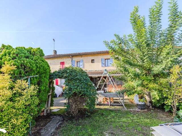 Maison en pierre de 3 pièces principales — photo du bien