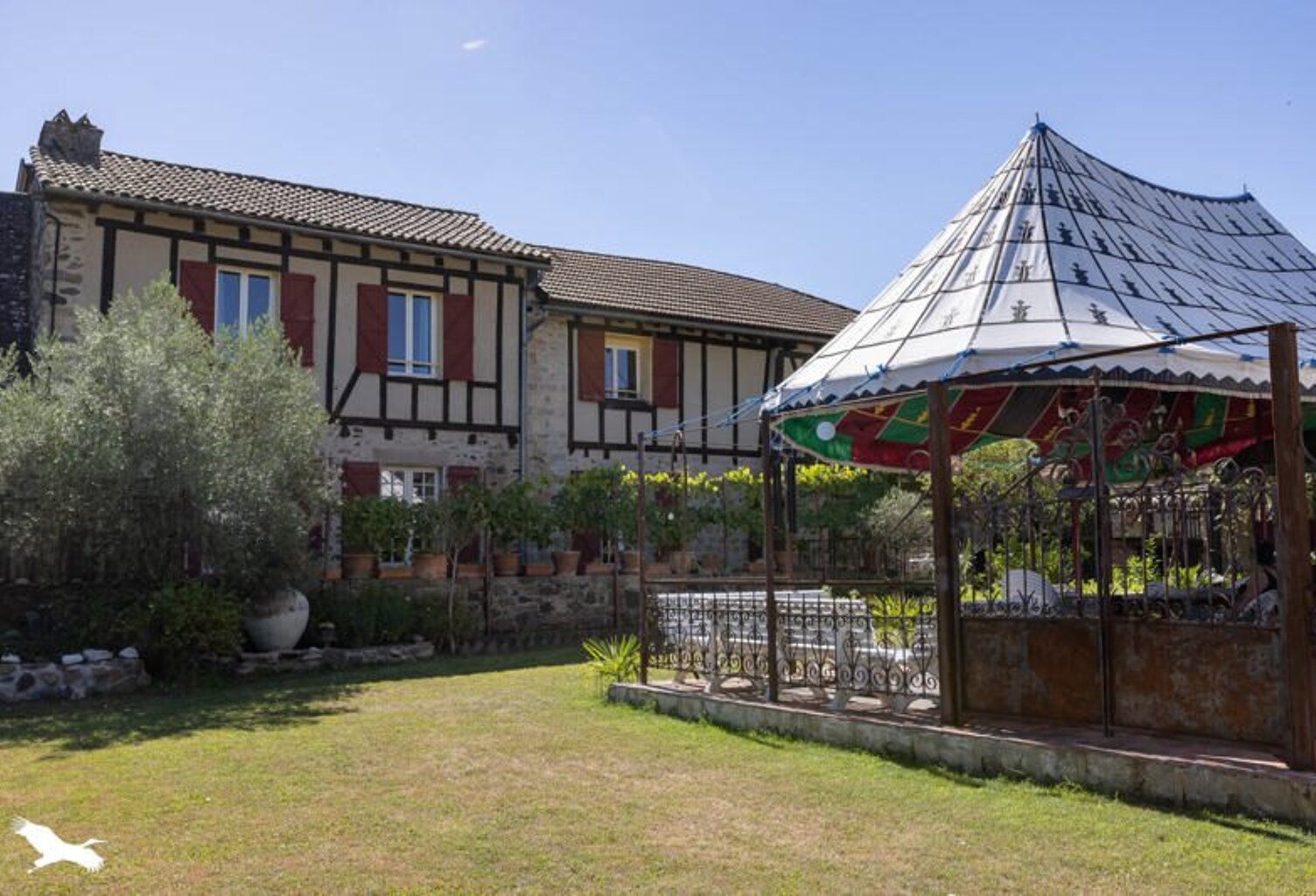 Maison en pierre de 8 pièces principales — photo 1