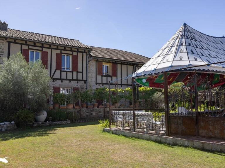 Maison en pierre de 8 pièces principales — photo 1
