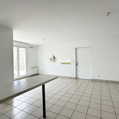Appartement 3 pièces 825 €