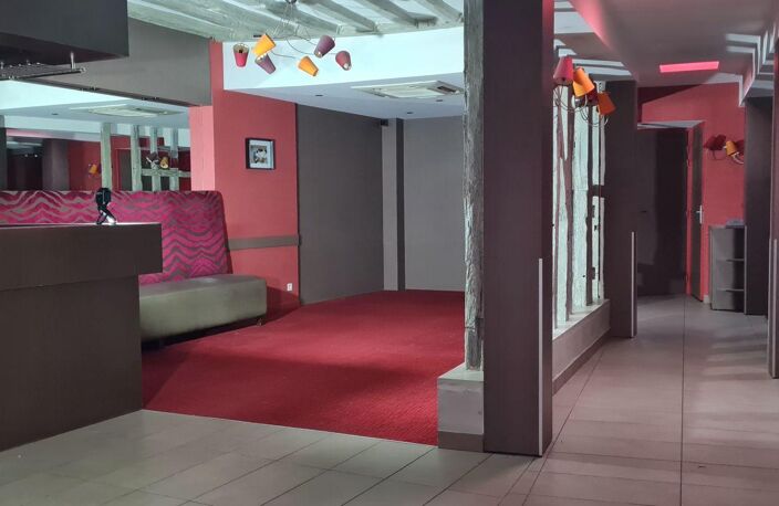 Vente Murs commerciaux 347 m&sup2; — photo 2