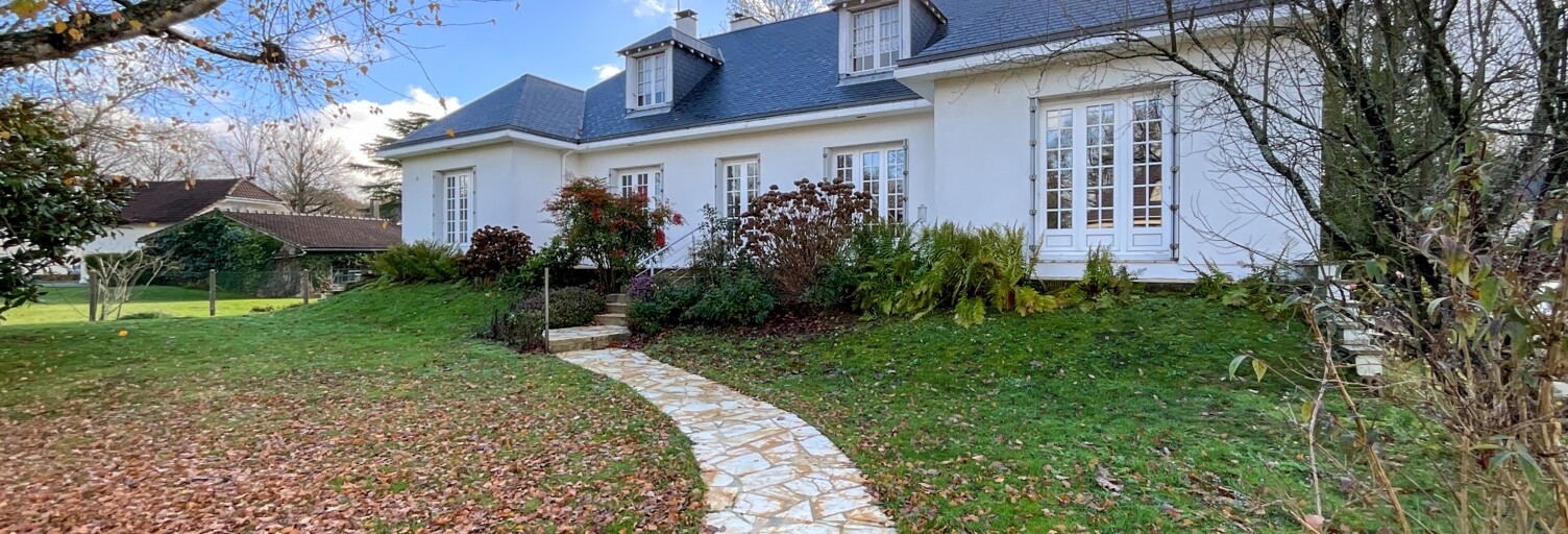 Maison 7 Pièces 144 m² à vendre à Le Mesnil-Saint-Denis (78320)