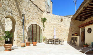 Maison 14 Pièces 436 m² à vendre à Saint-Gilles (30800)