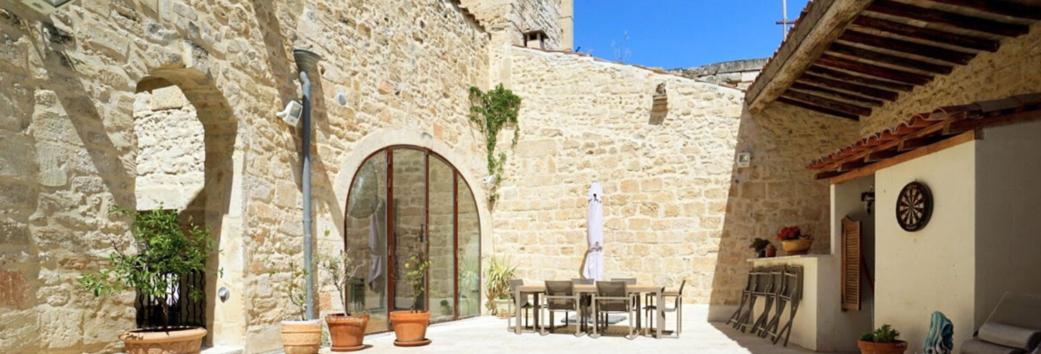 Maison 14 Pièces 436 m² à vendre à Saint-Gilles (30800)