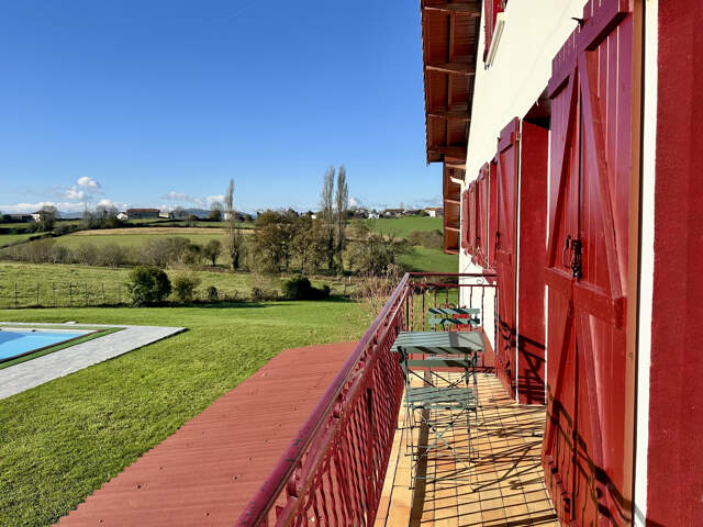 Charme et volume à proximité de Saint-Palais — photo du bien