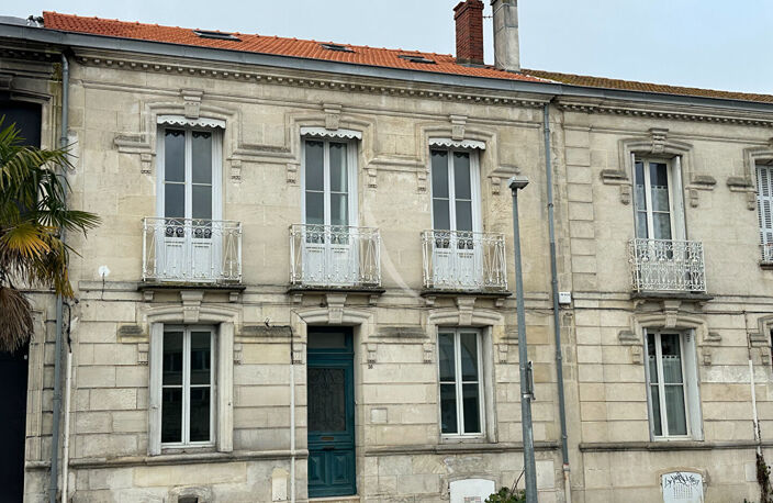 Maison / Immeuble Rare sur  Rochefort 8 pièce(s) — photo 2