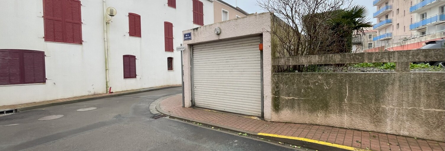 Garage   m² à louer à Les Sables-d'Olonne (85100)