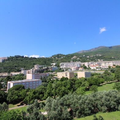 Appartement 3 pièces 840 €