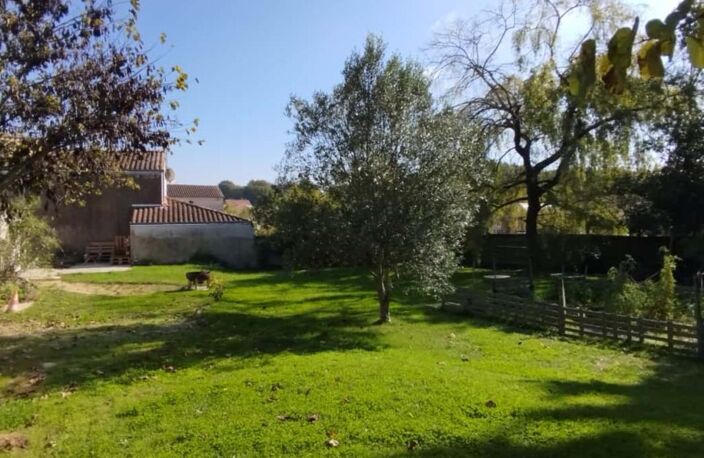 Aubigny-Les Clouzeaux, Maison en pierre dans le bourg 4 chambres avec jardin env. 800 m² — photo 5