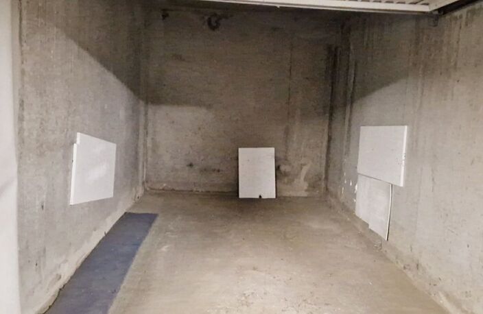 Garage - Collines d'Estanove - Ligne 5 Tramway - Ligne 17 Bus — photo 2