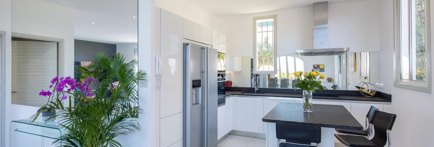 Maison 5 Pièces 230 m² à louer à Èze (06360)