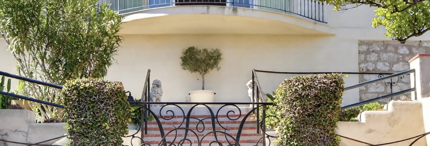 Maison 5 Pièces 230 m² à louer à Èze (06360)