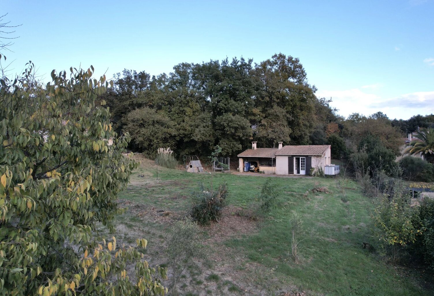 Terrain constructible de 1.610 m² et terrain naturel attenant — photo 1