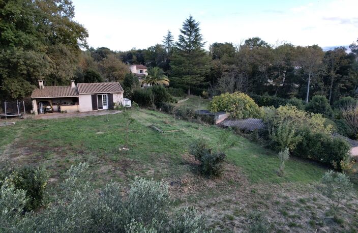 Terrain constructible de 1.610 m² et terrain naturel attenant — photo 2