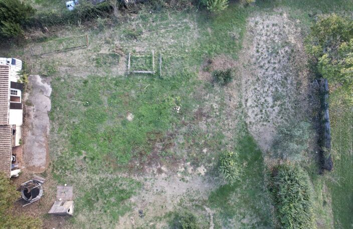 Terrain constructible de 1.610 m² et terrain naturel attenant — photo 3