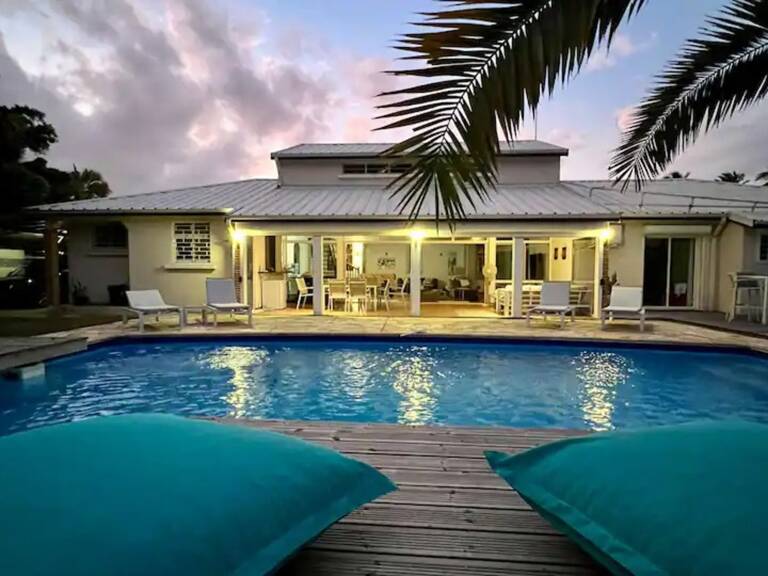 Superbe villa VUE MER ELOIGNÉE PLAGE A PIED piscine jacuzzi sur plus de 1900 m² de terrain à LE GOSIER (971) — photo 1