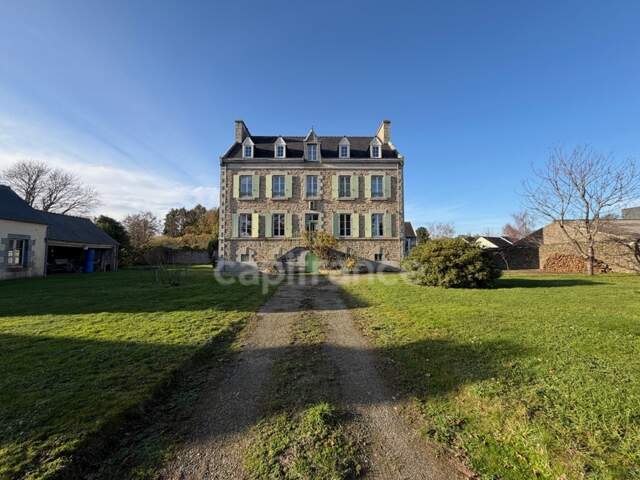Magnifique propriété à vendre 13 pièces MAEL CARHAIX (22) — photo du bien