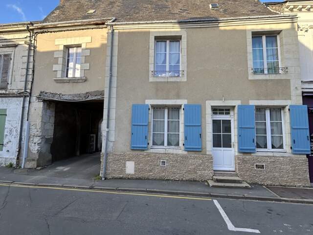 Vaas (72500) Ancien monastère rénové à vendre, 3 chambres, coeur de village — photo du bien
