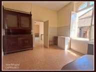 Maison de ville en pierre de 130m2 avec cour et préau- A rénover — photo 4
