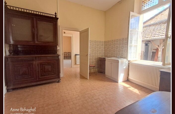 Maison de ville en pierre de 130m2 avec cour et préau- A rénover — photo 4
