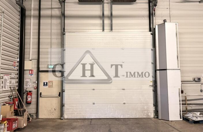 LOCAUX D’ACTIVITÉS / STOCKAGE DE 819 M² À 5 519 M² – MEAUX — photo 2