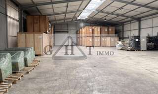 Local industriel  819 m² à louer à Meaux (77100)