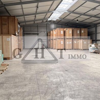 Local industriel  4095 €