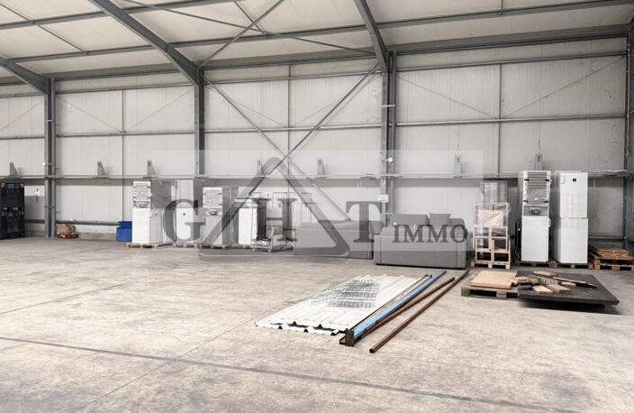 LOCAUX D’ACTIVITÉS / STOCKAGE DE 819 M² À 5 519 M² – MEAUX — photo 2