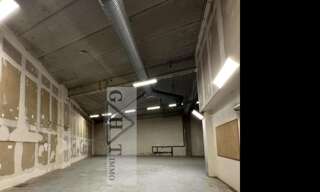 Local industriel  1078 m² à louer à Ivry-sur-Seine (94200)