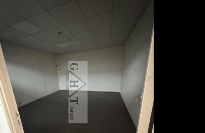 LOCATION ENTREPÔT DE 1078M² IVRY-SUR-SEINE(lot1105) — photo 2