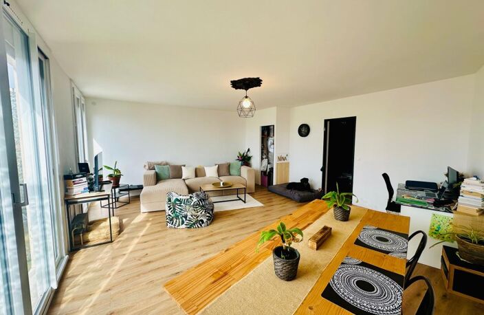 Appartement À Vendre T3 76m2+ Balcon+ Une place de parking privative en sous sol TOULON — photo 2
