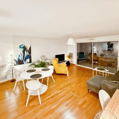 Appartement 4 pièces 1664 €