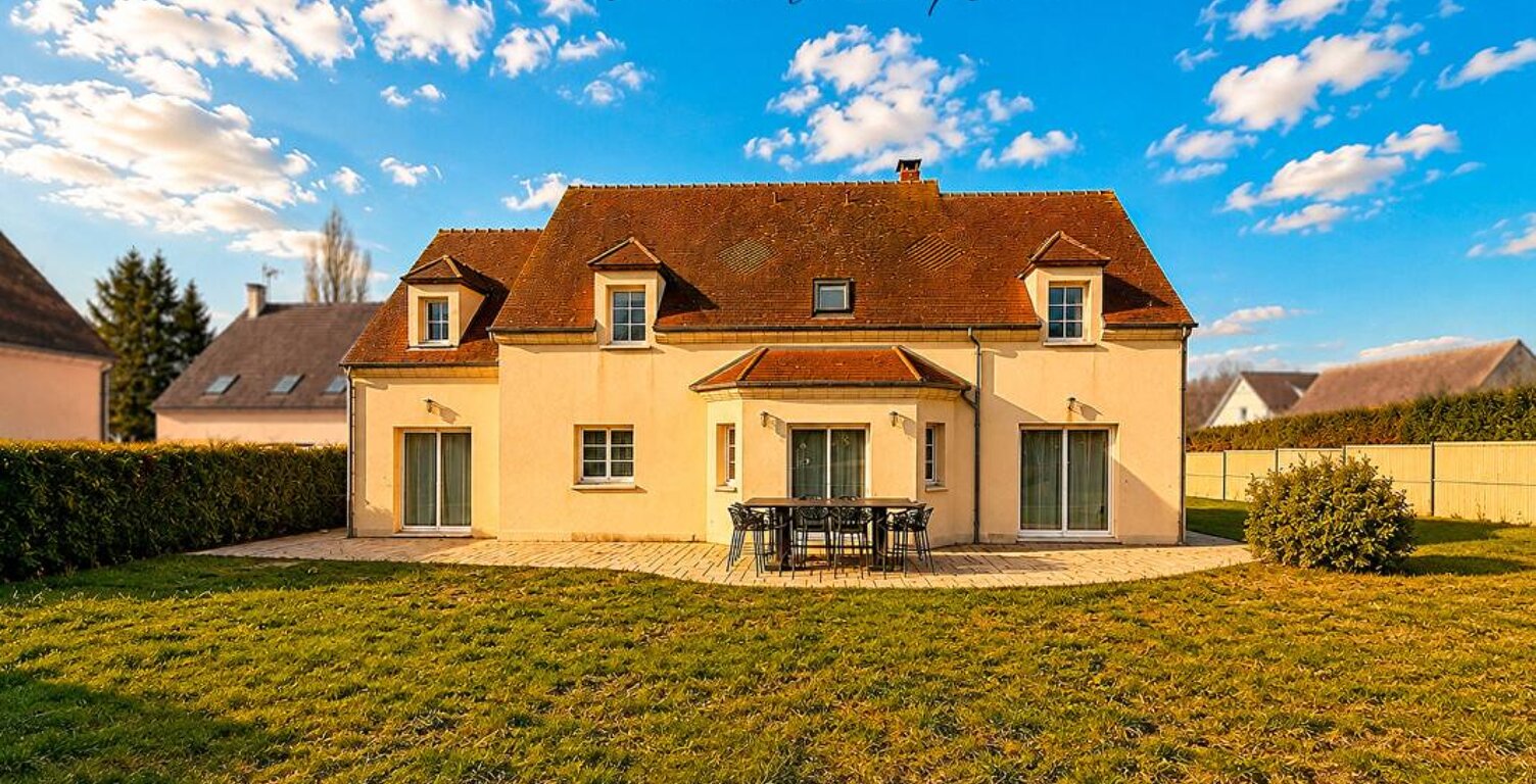 60940 ANGICOURT / PROPRIÉTÉ D'EXCEPTION / GRANDS VOLUMES / 242m2 / 5 CHAMBRES / DOUBLE GARAGE / TERRAIN 1373m2 — photo 1