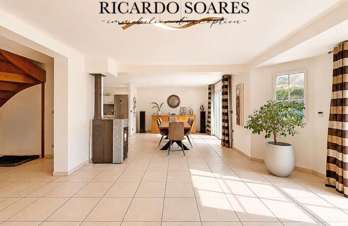 60940 ANGICOURT / PROPRIÉTÉ D'EXCEPTION / GRANDS VOLUMES / 242m2 / 5 CHAMBRES / DOUBLE GARAGE / TERRAIN 1373m2 — photo 4