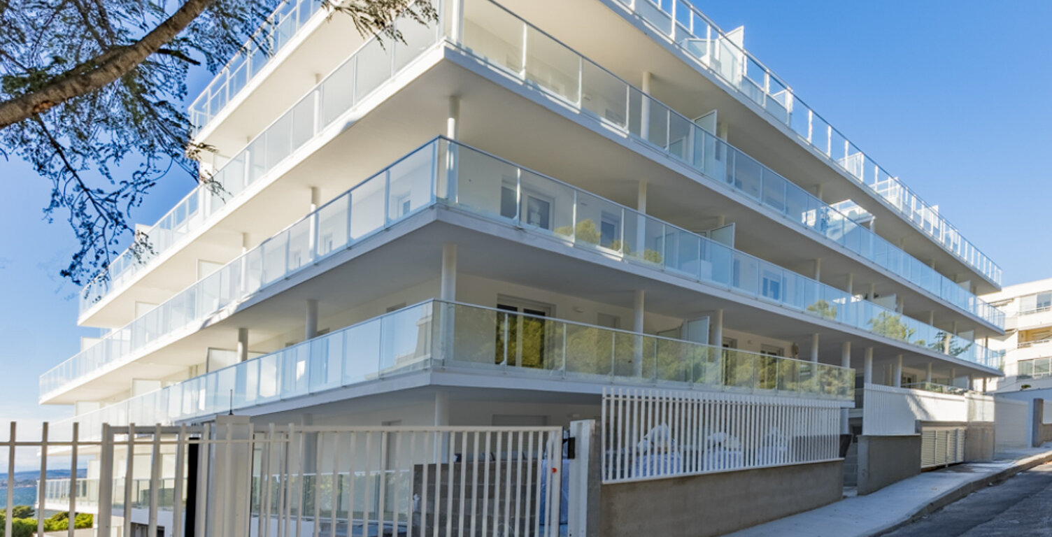 T2 lumineux de plus de 40 m² avec terrasse offrant une vue dégagée sur le bassin de Thau — photo 1