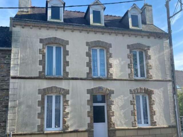 29520 Châteauneuf du Faou proche bourg maison familiale louée 700  / mois — photo du bien