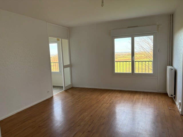 Leasing Appartement 4  pièces 80 m² Cluis — photo du bien
