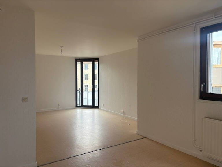 Leasing Appartement 3  pièces 79 m² La Châtre — photo 1