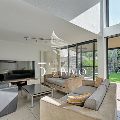 Appartement 5 pièces 592500 €