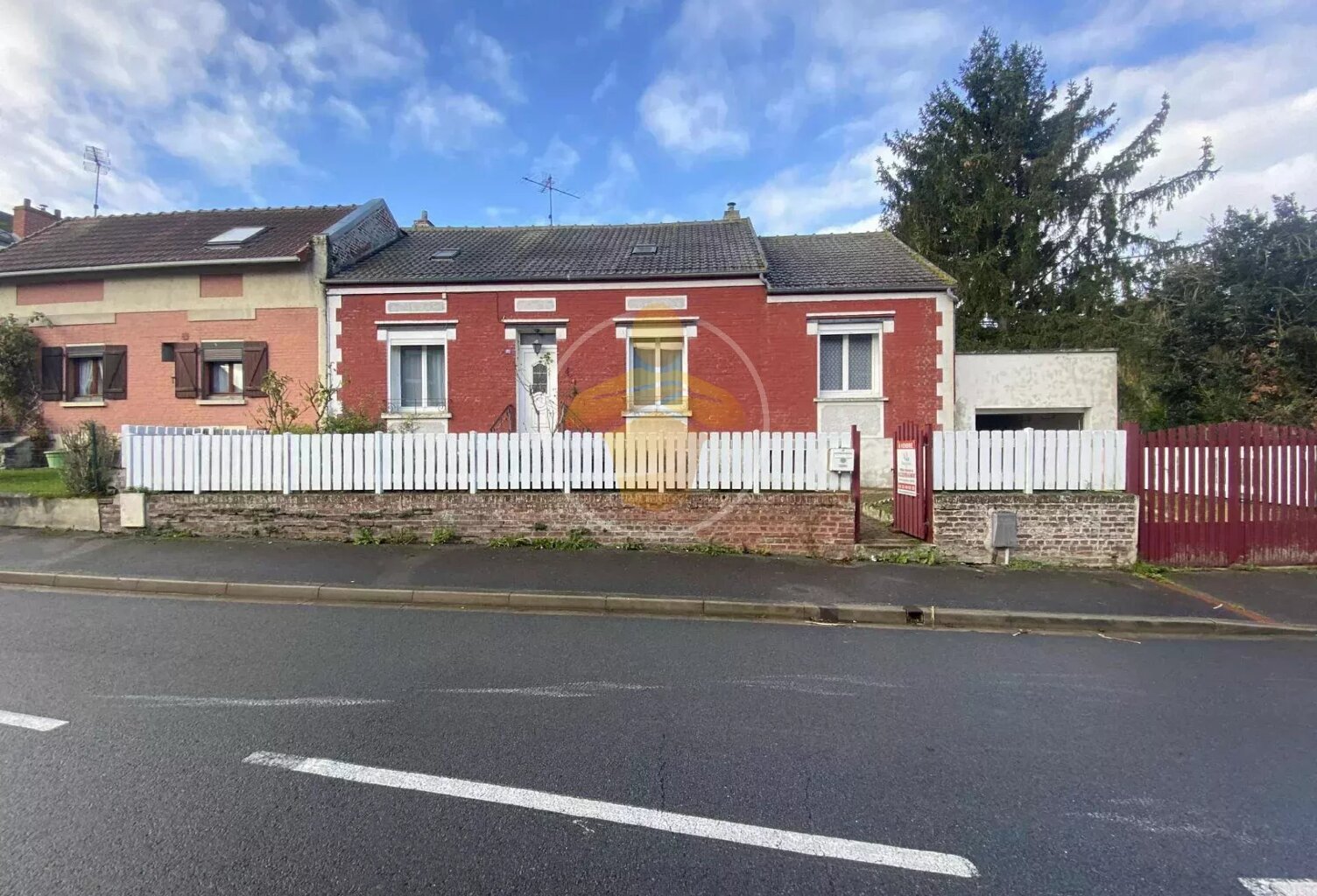 Maison semi-mitoyenne secteur Charmes — photo 1