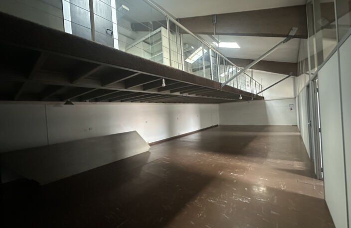 JEANNE-D'ARC - Local professionnel de 339m2 - 980 000 EUR — photo 2