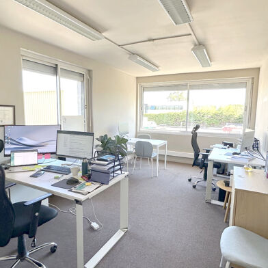 Bureau 2 pièces 609 €